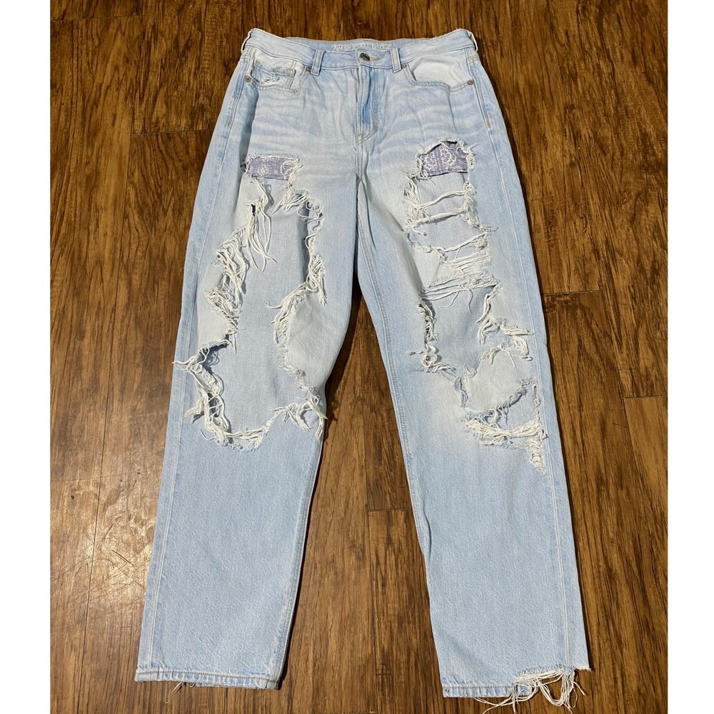 American Eagle Mom Jeans Women 10 Light Wash Distressed Bandana Patch Ripped